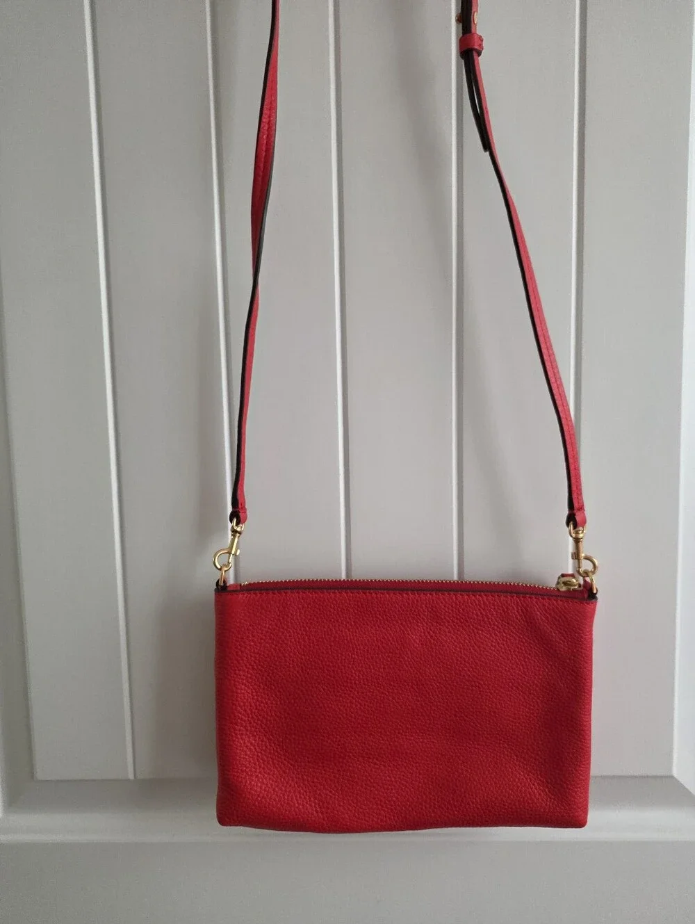 EUC Tory Burch Red Pebbled Leather Crossbody Bag